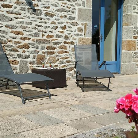 La Maison Bleue Saint-Sauveur-des-Landes Bagian luar foto