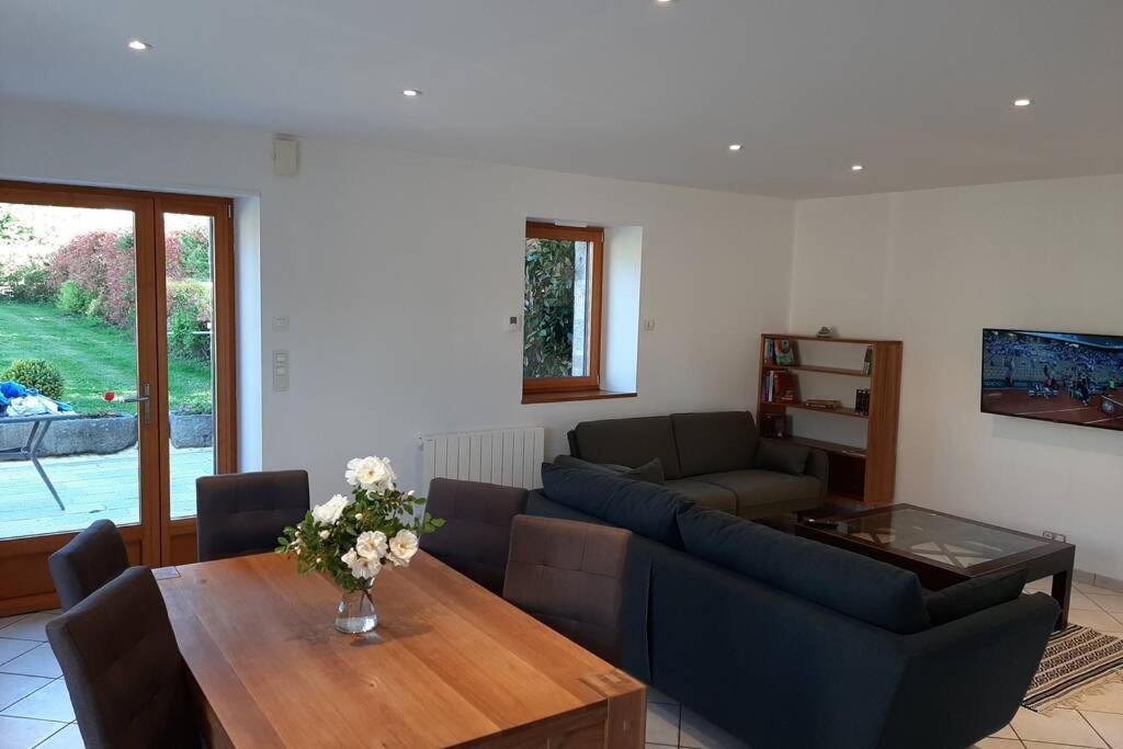 La Maison Bleue Saint-Sauveur-des-Landes Bagian luar foto