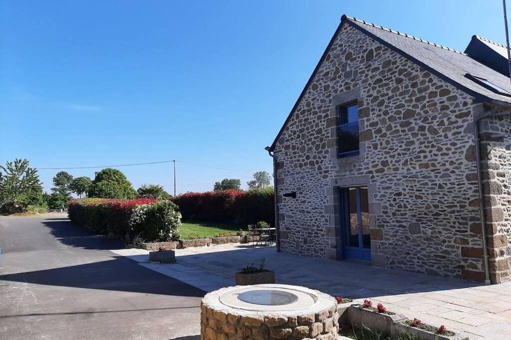 La Maison Bleue Saint-Sauveur-des-Landes Bagian luar foto
