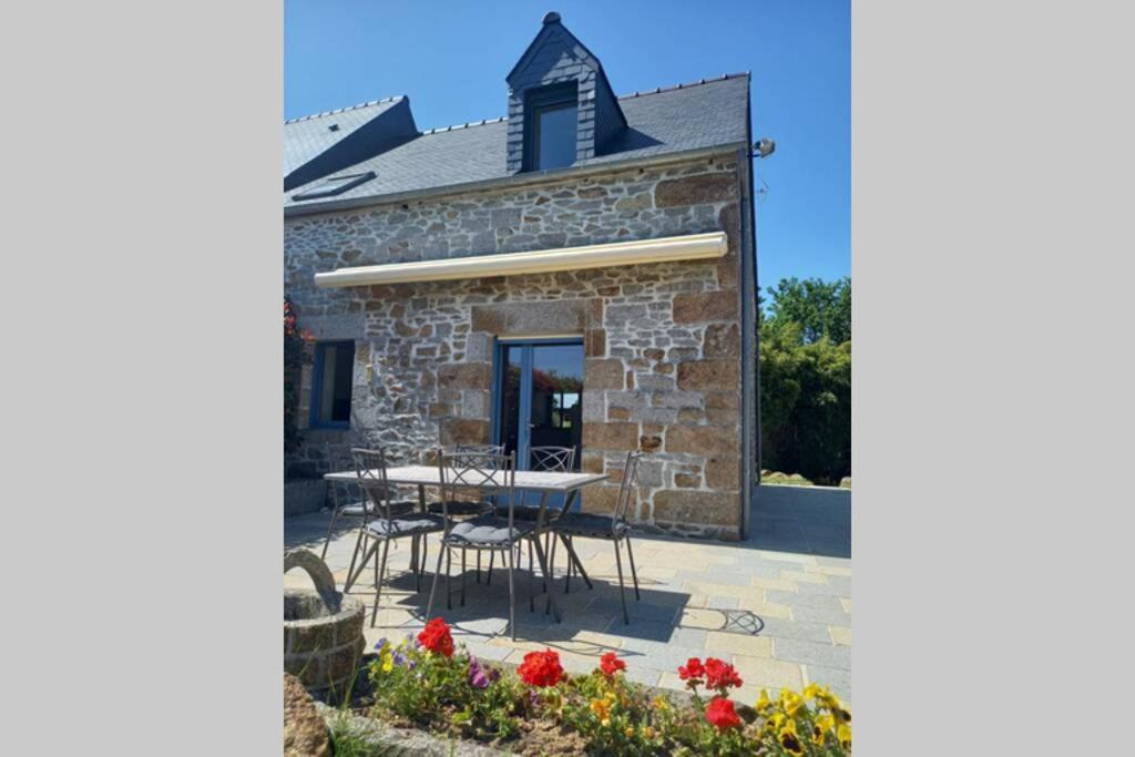 La Maison Bleue Saint-Sauveur-des-Landes Bagian luar foto