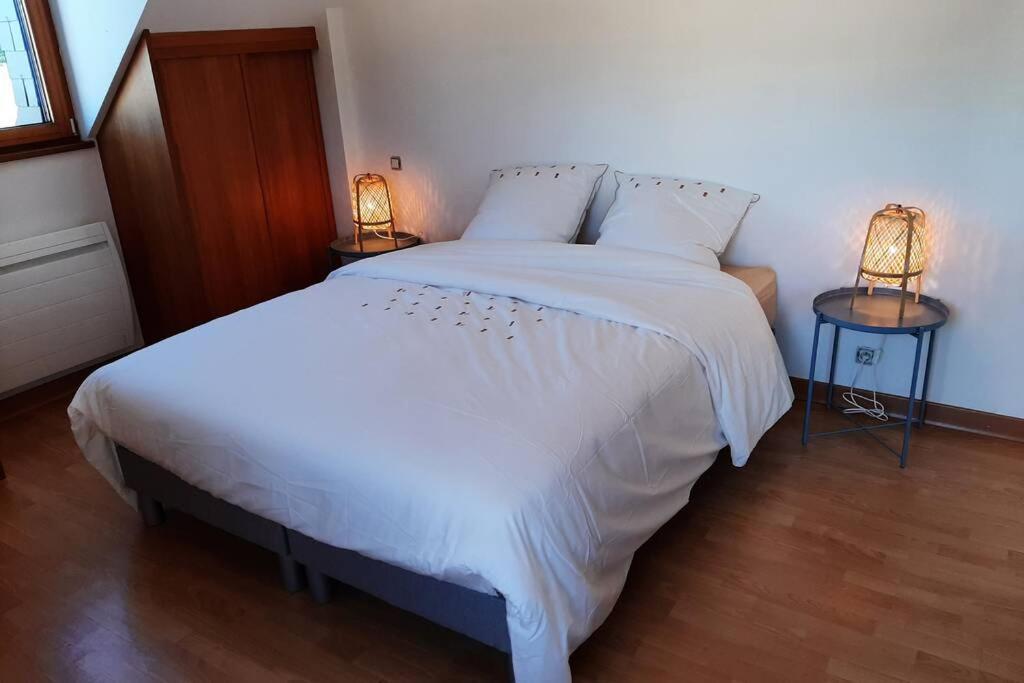 La Maison Bleue Saint-Sauveur-des-Landes Bagian luar foto