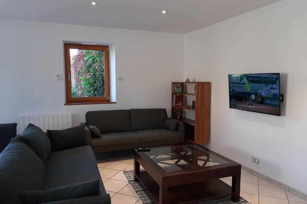 La Maison Bleue Saint-Sauveur-des-Landes Bagian luar foto